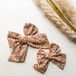 Neutral floral knot